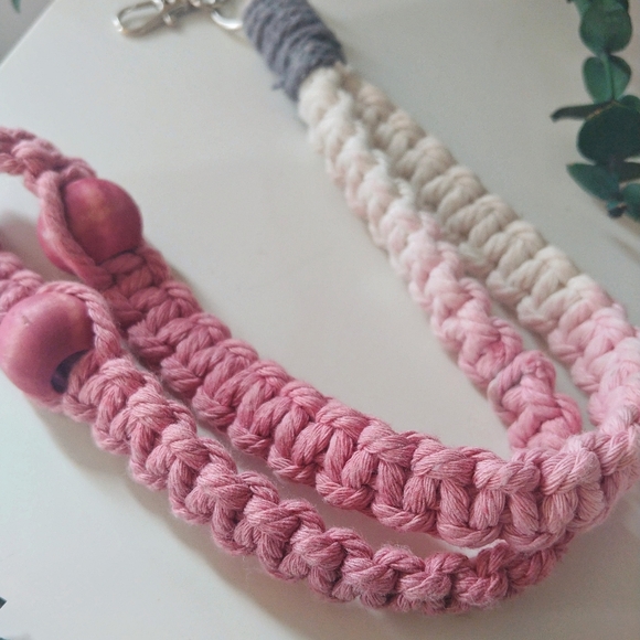 Pink Ombré Lanyard - Macrame Key Chain - Picture 2 of 2